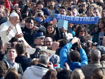 El Papa oficiará la misa de Jueves Santo y lavará los pies a detenidos en Roma