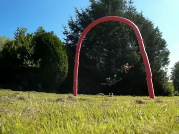 Aficcionados en carreras de drones que alcanzan los 100 kilometros por hora Aficcionados en carreras de drones que alcanzan los 100 kilometros por hora