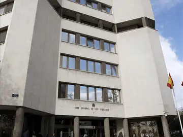 Vista parcial del edificio sede de los Juzgados en la Plaza de Castilla. Vista parcial del edificio sede de los Juzgados en la Plaza de Castilla.
