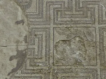 Mosaico romano destrozado en Écija Mosaico romano destrozado en Écija