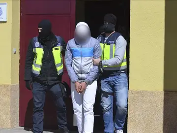 Traslado de uno de los dos jóvenes detenidos en Ceuta Traslado de uno de los dos jóvenes detenidos en Ceuta