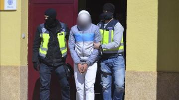 Traslado de uno de los dos jóvenes detenidos en Ceuta 
