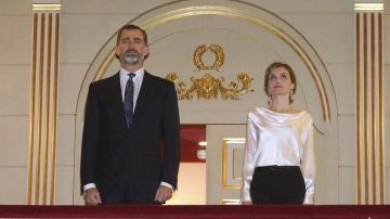 Felipe VI y la Reina Letizia, en el palco del Teatro Real