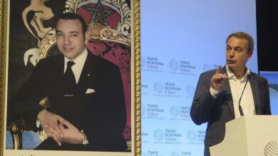 Zapatero justifica su presencia en la ciudad saharaui por 