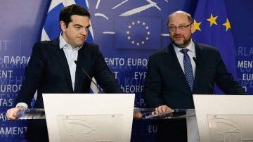 Alexis Tsipras junto al presidente del Parlamento Europeo, Martin Schulz