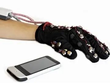 El guante que permite a los invidentes mandar WhatsApps El guante que permite a los invidentes mandar WhatsApps