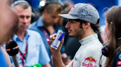 Un 'pit stop' lastra la carrera de Sainz: 