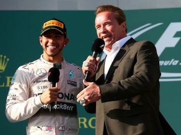 Hamilton y Schwarzenegger, en el podio de Australia 