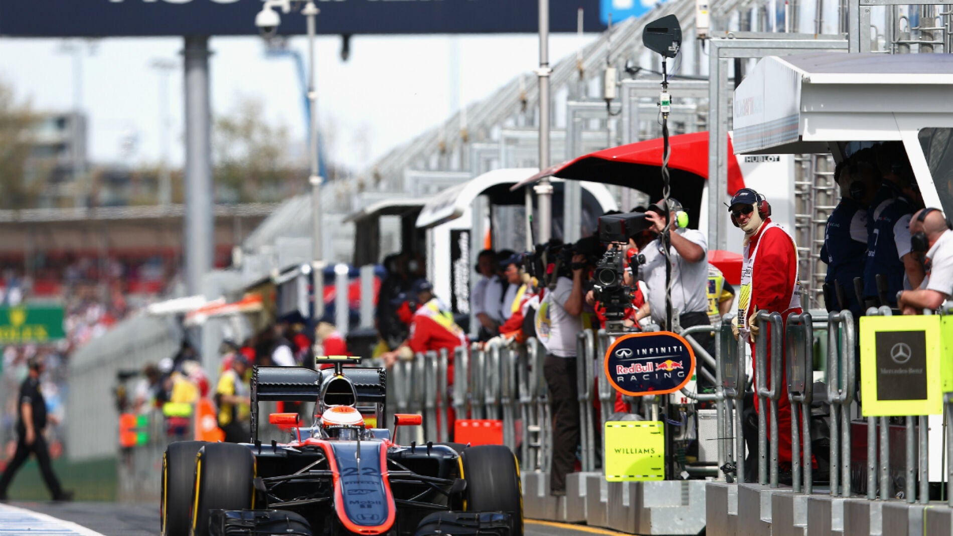 Button, en el 'pit lane'