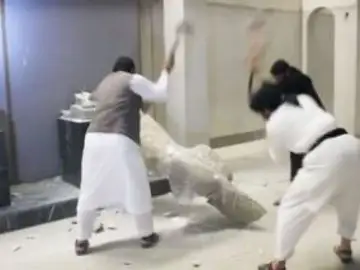 Milicianos de Daesh en su saqueo al Museo de Mosul Milicianos de Daesh en su saqueo al Museo de Mosul