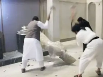 Milicianos de Daesh en su saqueo al Museo de Mosul Milicianos de Daesh en su saqueo al Museo de Mosul