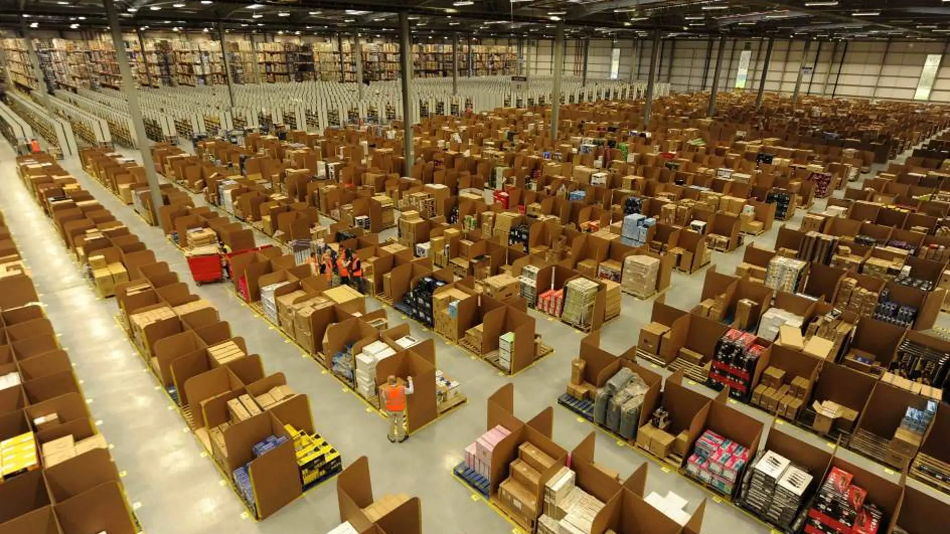 Un almacén de Amazon Un almacén de Amazon
