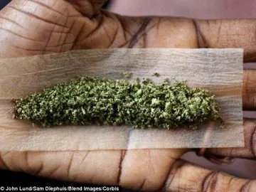 Un cigarro de marihuana Un cigarro de marihuana