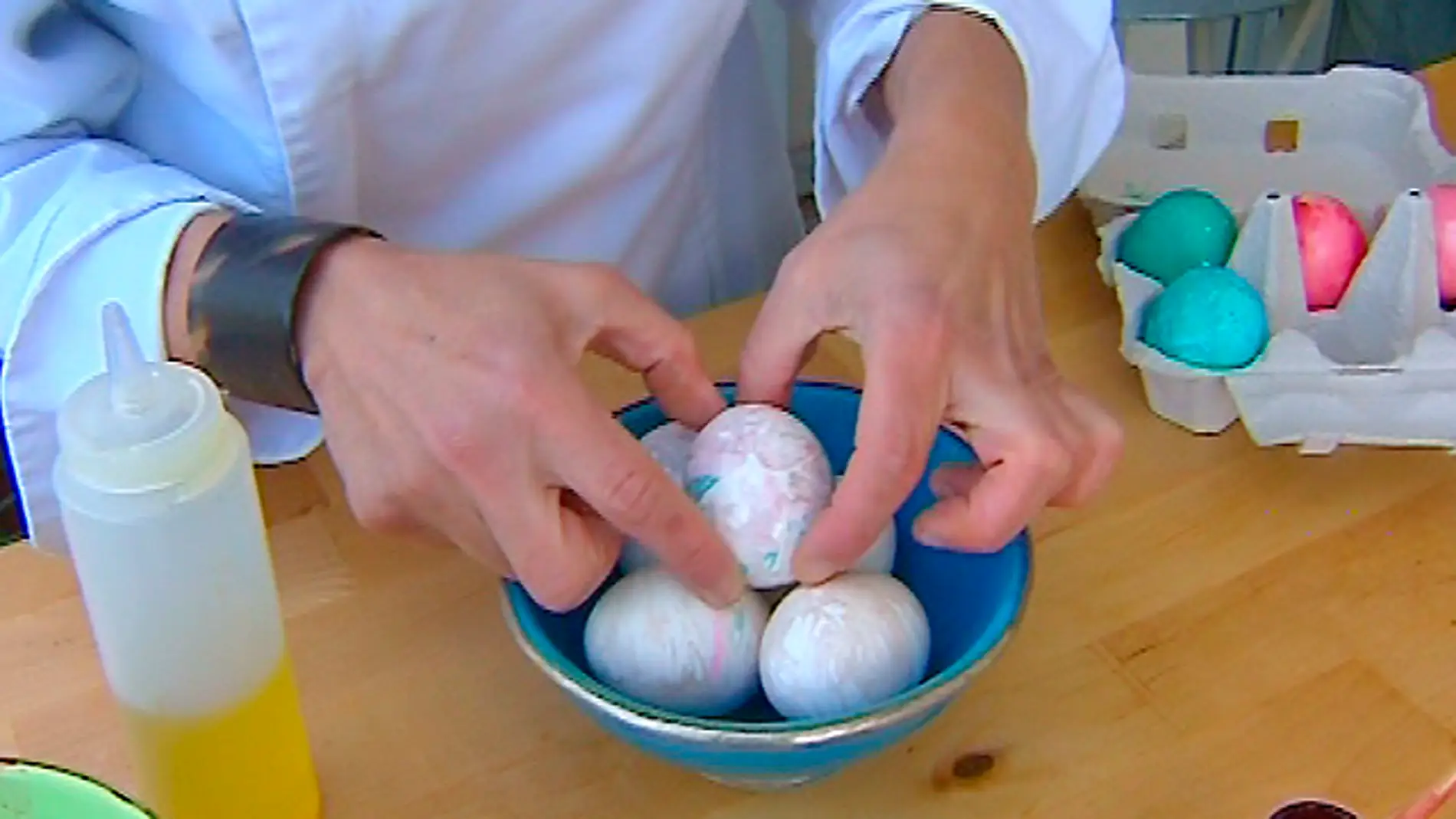 Decora huevos de pascua con telas
