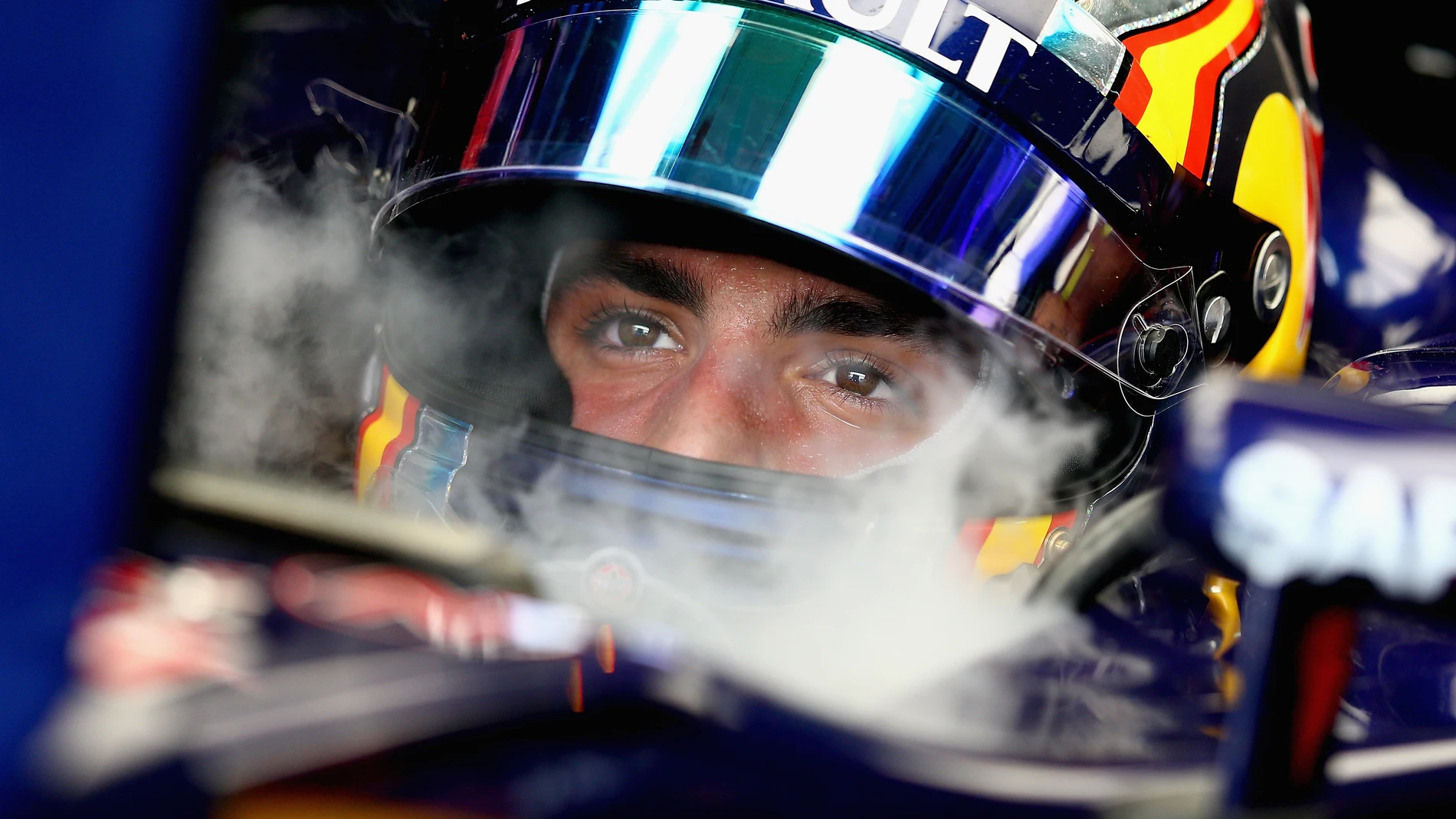 Carlos Sainz Jr en el cockpit del Toro Rosso