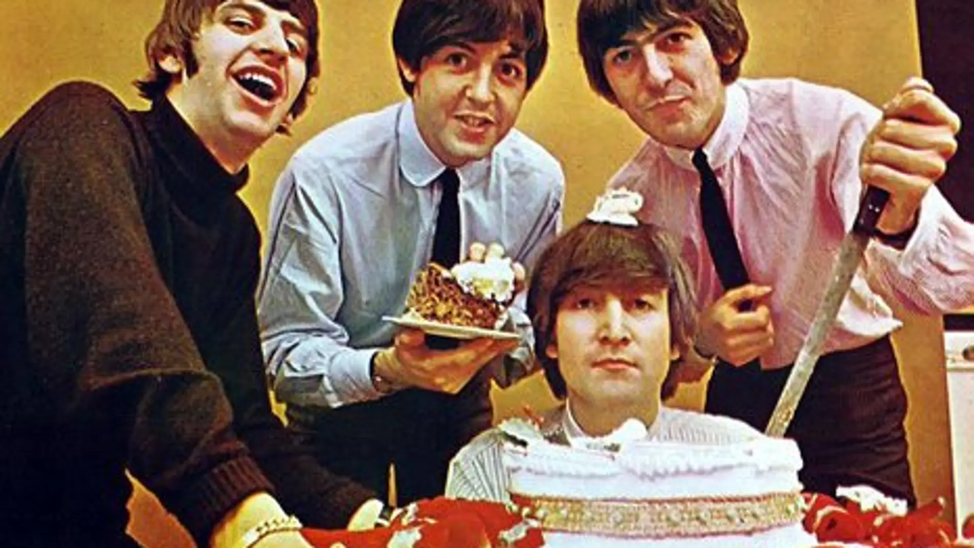 Ay, los Beatles, que majos elos, y que bien sabe la comida cuando los escuchamos.
