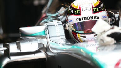 Hamilton domina sin apuros en los Libres 1 del GP de China con Sainz octavo