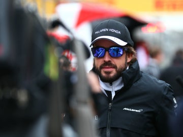 Alonso, en el 'paddock' de China