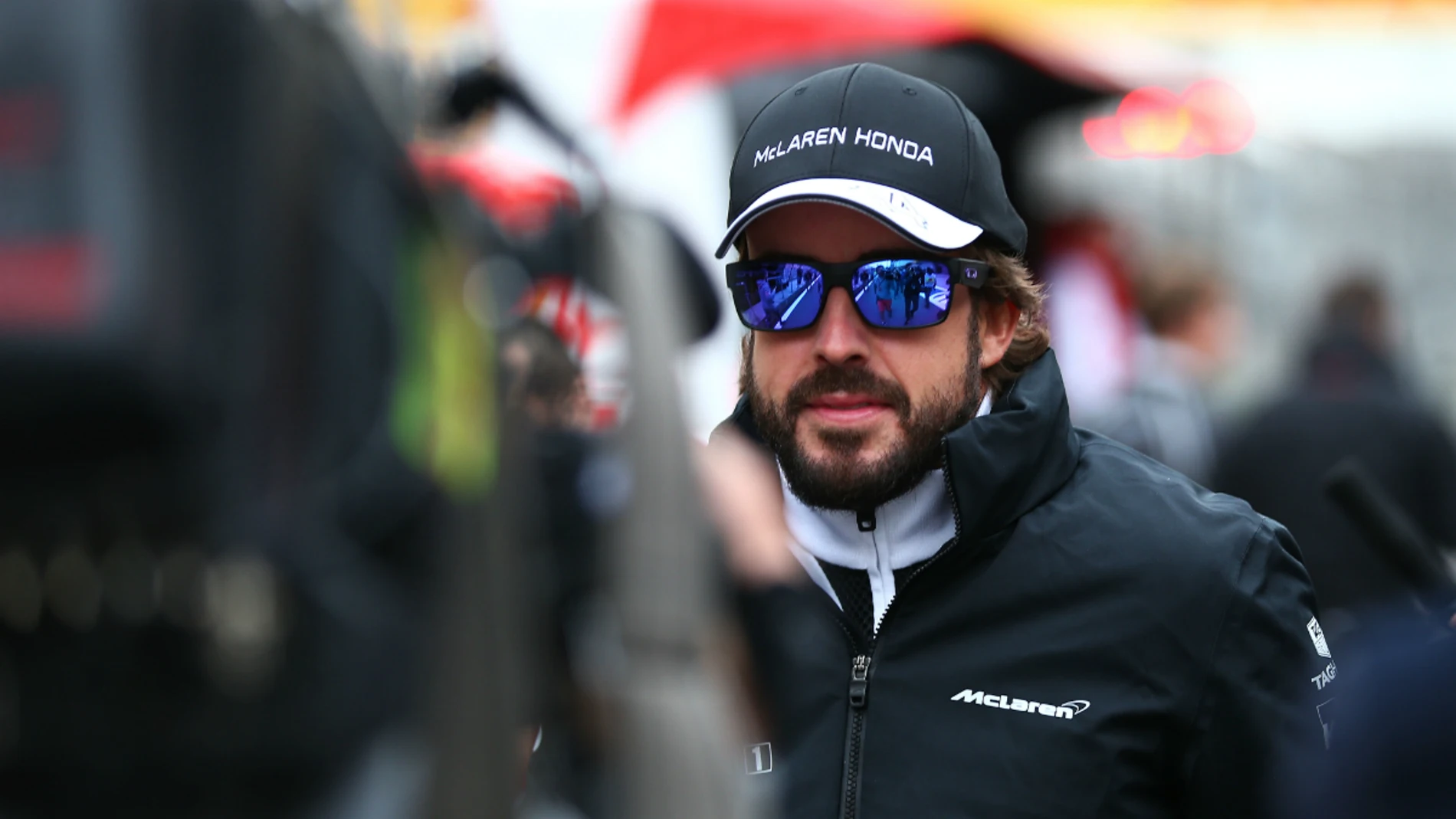 Alonso, en el 'paddock' de China