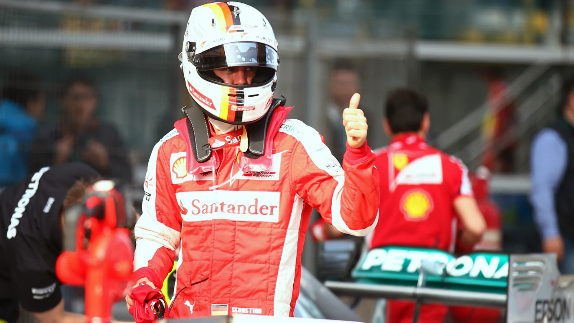 Vettel muestra su O.K. ferrarista