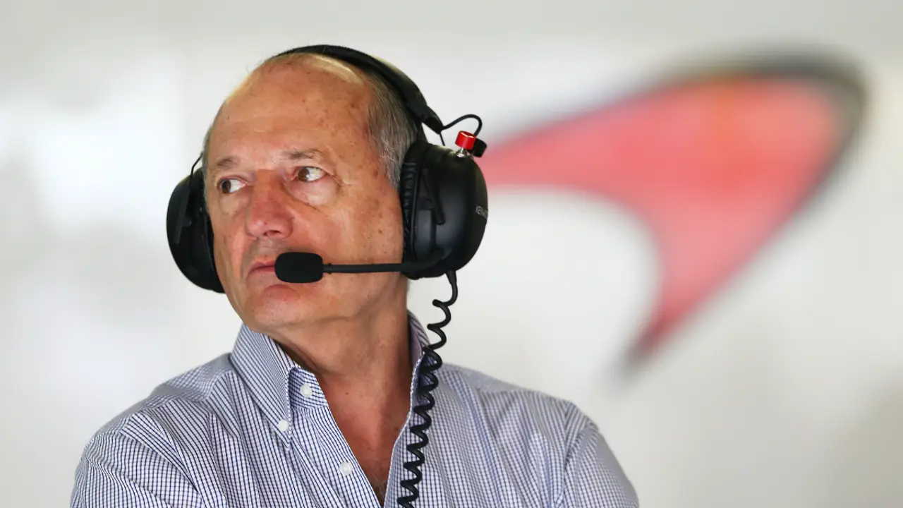Ron Dennis, en el box del McLaren-Honda