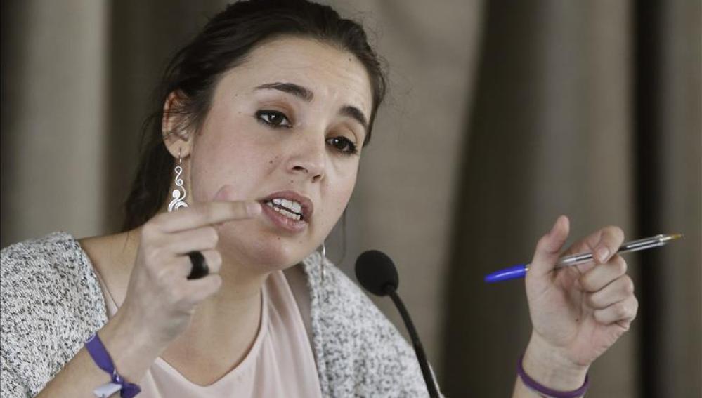 La secretaria de Coordinación de Áreas de Podemos, Irene Montero, durante la rueda de prensa que ha ofrecido hoy en Madrid. 