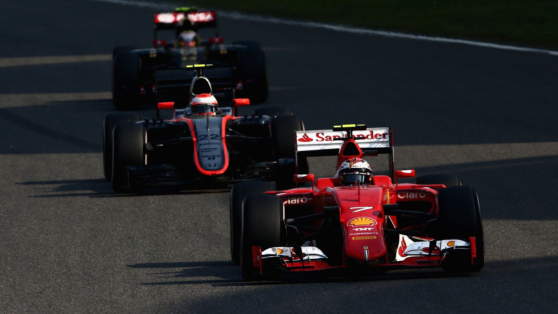 Button, doblado por Ferrari