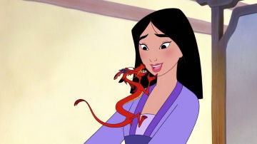 Mulán y Mushu en el clásico Disney
