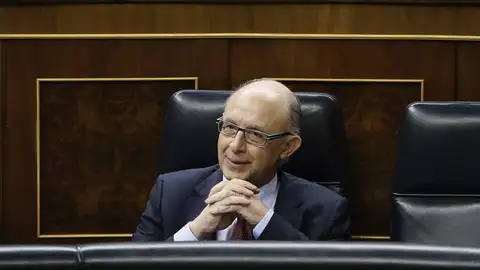 Cristóbal Montoro, durante la sesión de control al Gobierno en el pleno del Congreso de los Diputados. Cristóbal Montoro, durante la sesión de control al Gobierno en el pleno del Congreso de los Diputados.