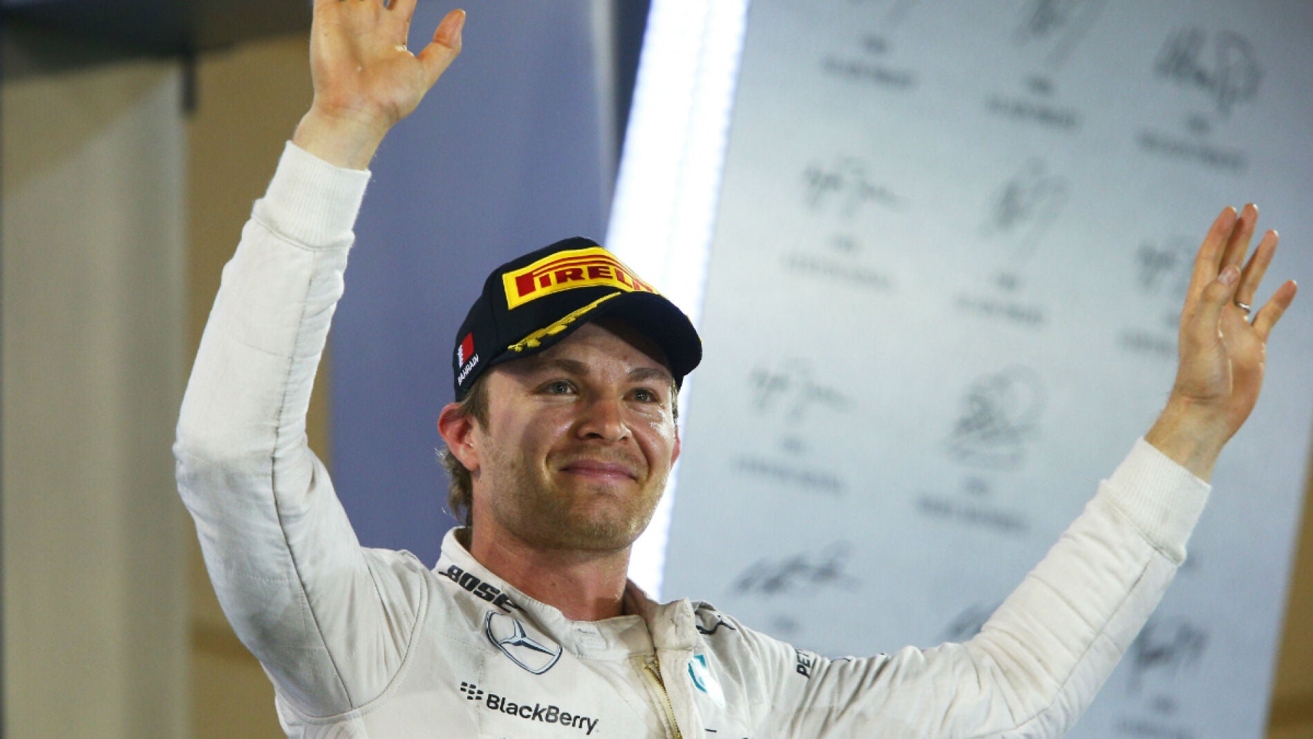 Rosberg saluda a la afici&oacute;n