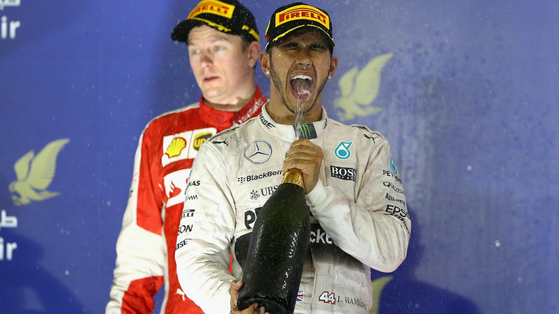 Hamilton saborea el champán por delante de Raikkonen