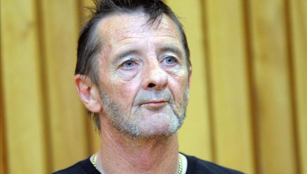 El baterista de la banda de rock AC/DC Phil Rudd ante la alta corte de Tauranga (Nueva Zelanda).