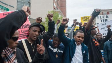 Baltimore: toman la calle por la muerte de un afroamericano en custodia policial