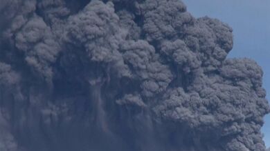 Tercera erupción del volcán Calbuco, en Chile, tras una semana lanzando cenizas