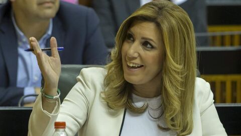 Susana D&iacute;az, durante la intervenci&oacute;n del lider del PP-A, Juanma Moreno