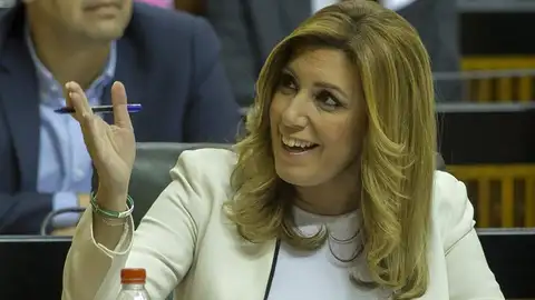 Susana Díaz, durante la intervención del lider del PP-A, Juanma Moreno Susana Díaz, durante la intervención del lider del PP-A, Juanma Moreno