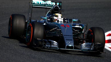 Hamilton marca el mejor crono de los Libres 2 de Montmeló con Sainz noveno y Alonso 11º
