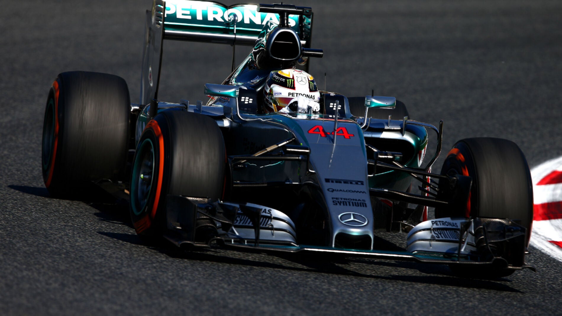 Hamilton rueda por el asfalto de Montmel&oacute;