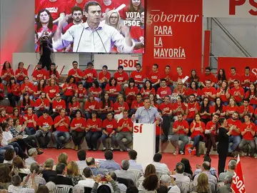 Sánchez dará vía libre a los 'barones' del PSOE para entablar alianzas Sánchez dará vía libre a los 'barones' del PSOE para entablar alianzas