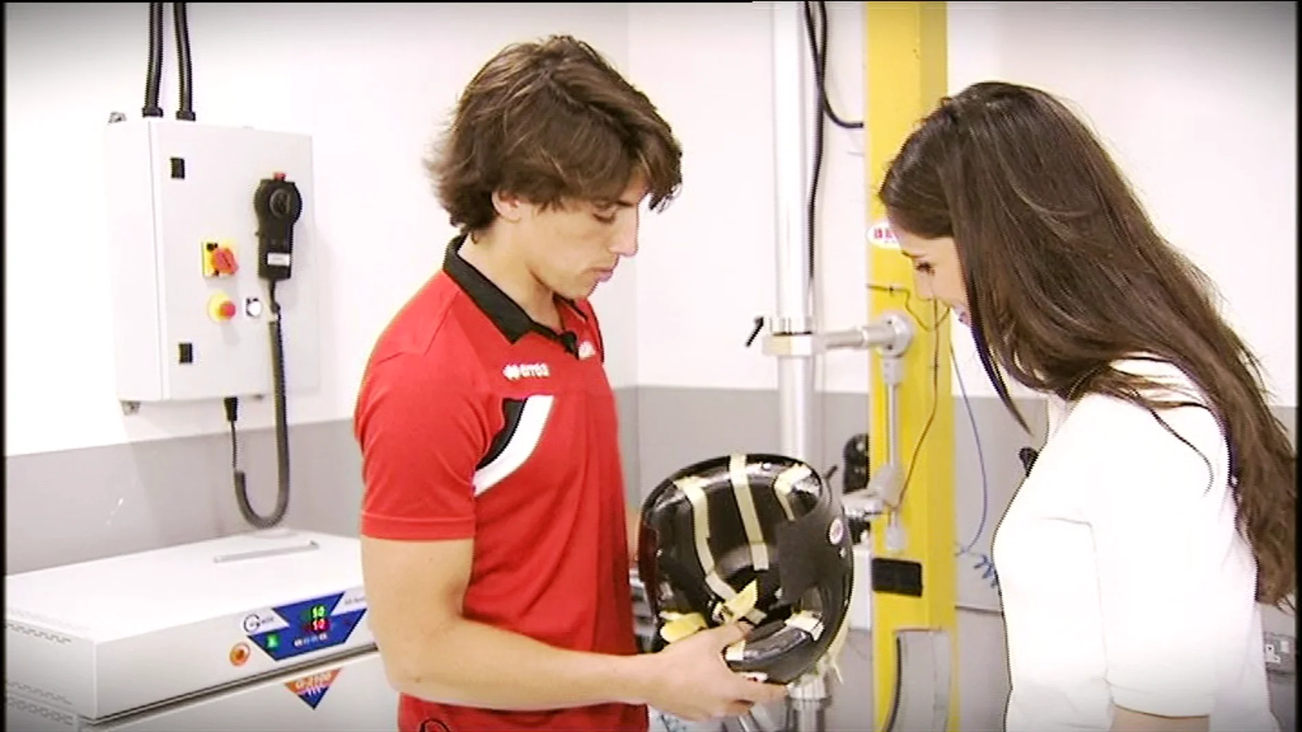 Roberto Merhi nos explica el proceso para hacer un casco de Fórmula 1