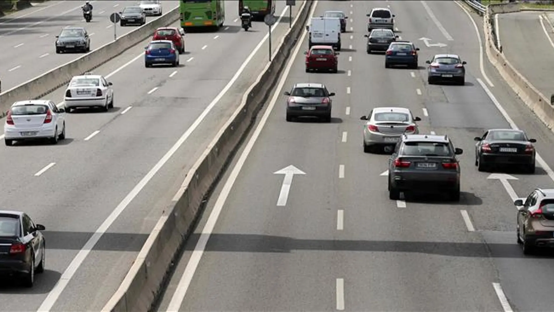 Tráfico en la A-6, carretera de La Coruña. Tráfico en la A-6, carretera de La Coruña.