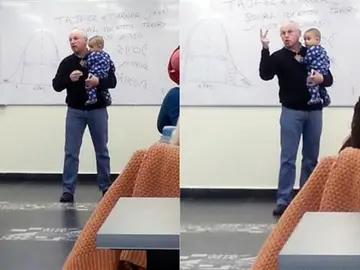 Sydney Engelberg dando clase con un bebé en brazos Sydney Engelberg dando clase con un bebé en brazos