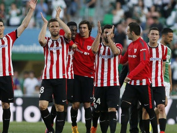 El Athletic celebra el triunfo en Elche