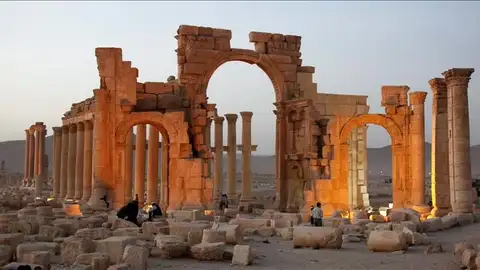ISIS cerca las antiguas ruinas de Palmira ISIS cerca las antiguas ruinas de Palmira