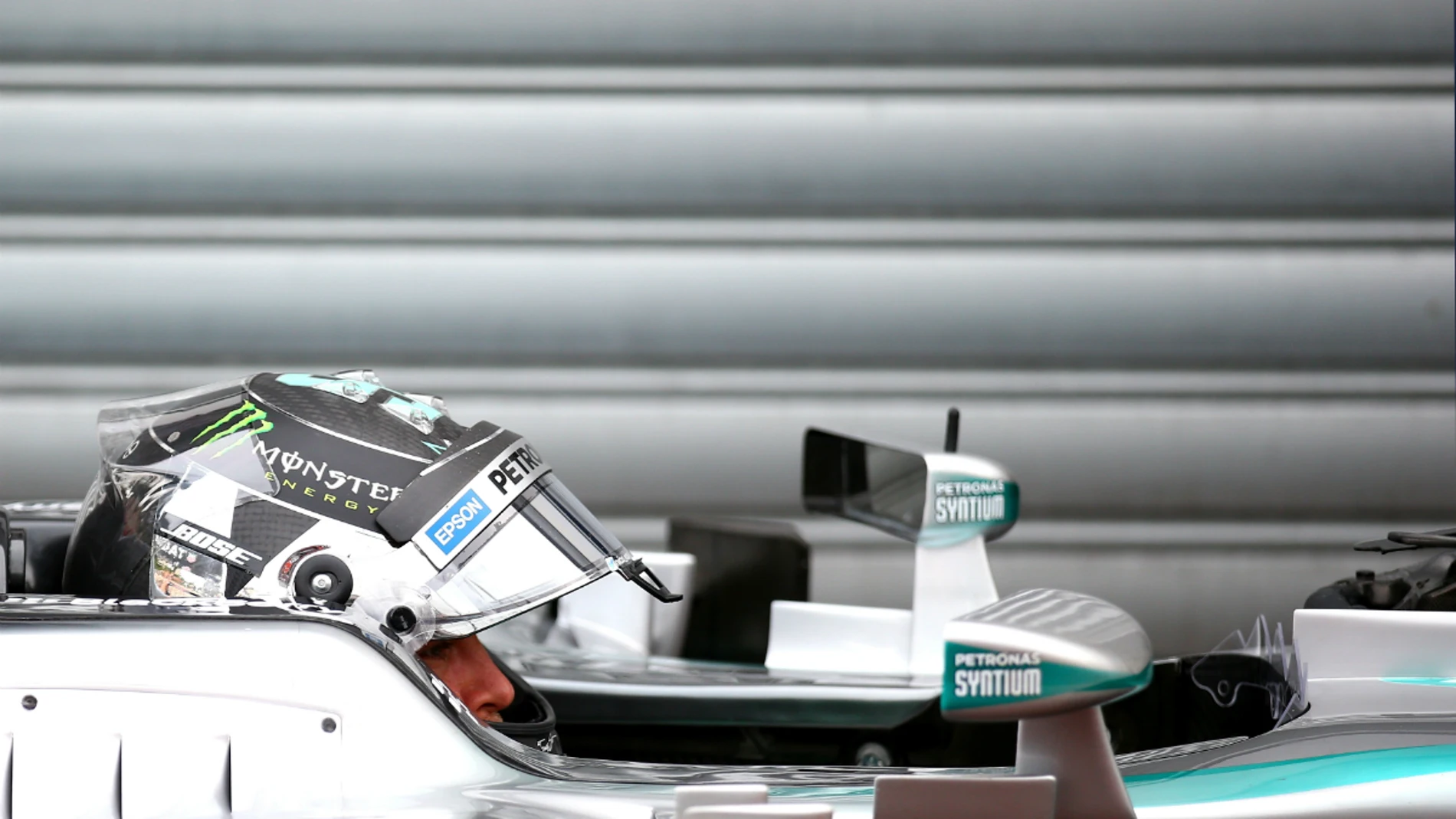 Rosberg, dentro del 'cockpit' del Mercedes