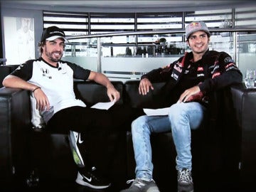 Fernando Alonso y Carlos Sainz: charla entre amigos en el previo del GP de Mónaco