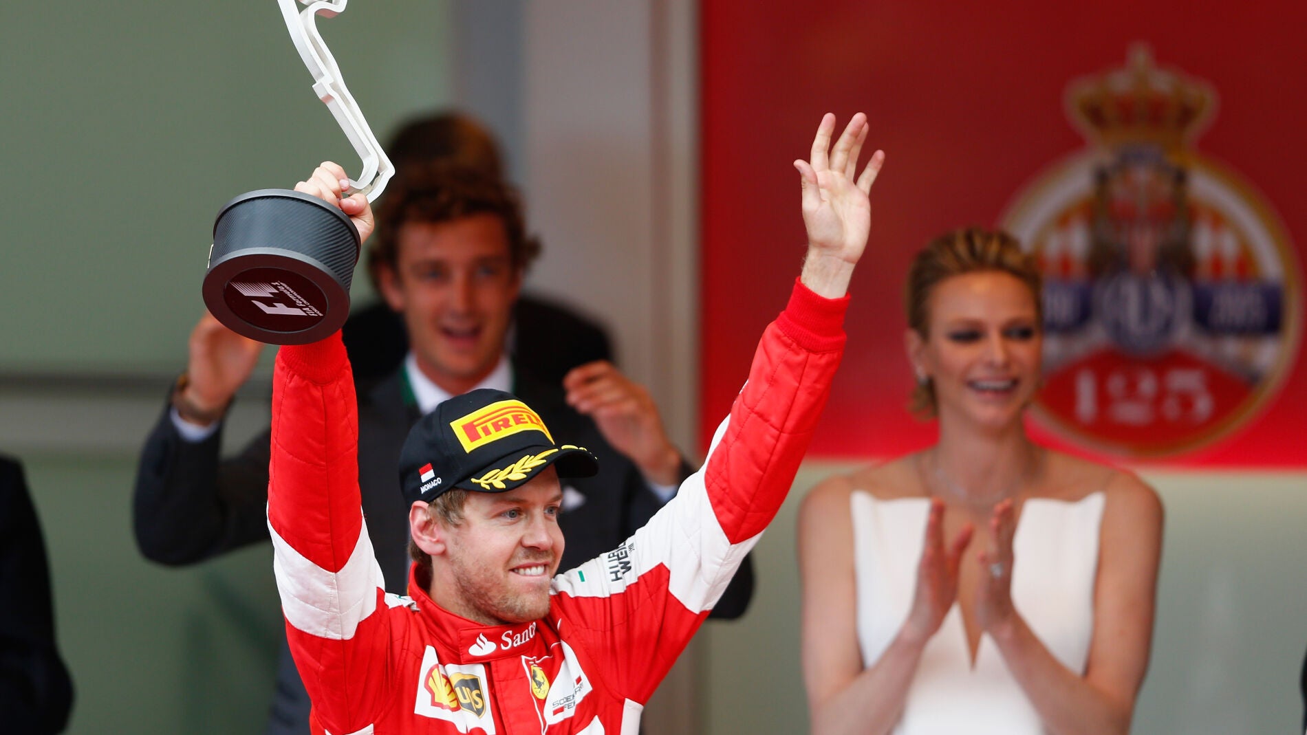 Vettel, en el podio de M&oacute;naco