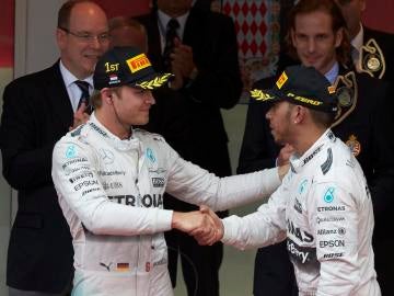 Saludo entre Hamilton y Rosberg en Mónaco
