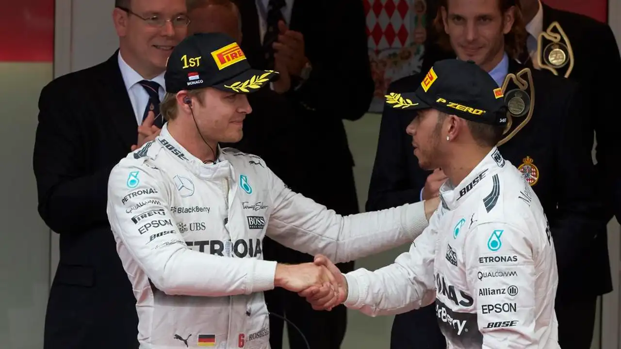 Hamilton regala la victoria a Rosberg en Mónaco con Sainz décimo y Alonso K.O.