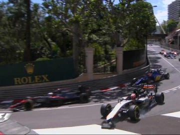 Alonso, sancionado por un toque con Hulkenberg en la primera vuelta de Mónaco